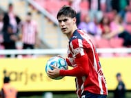 Guadalajara's forward #34 Armando Gonzalez celebrates scoring his team's first goal during the Liga MX Clausura football match between Guadalajara and Queretaro at the Akron Stadium in Zapopan, Mexico on January 17, 2026. (Photo by Ulises Ruiz / AFP)