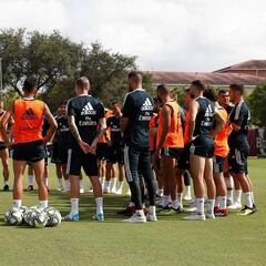 Última sesión del Real Madrid en Miami; el balón, protagonista
