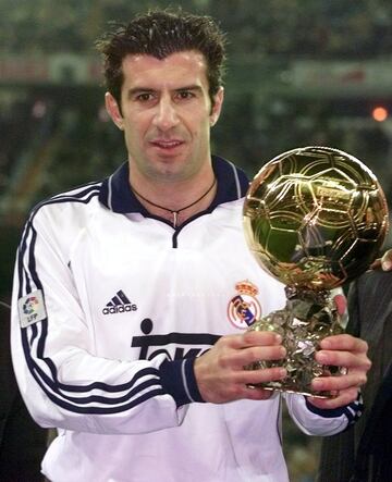 El portugués, estando ya en las filas del equipo blanco recibió el Balón de Oro en 2000 como mejor jugador del mundo.