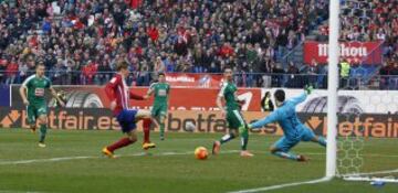 Fernando Torres marca el 3-1 para los rojiblancos y su gol 100.