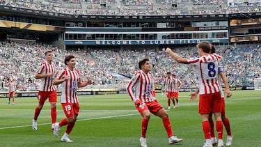 Barrios celebra su primer gol al Seattle.