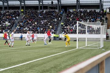 1-3.El portero Teitur Gestsson marcó el tercer gol en propia puerta tras un lanzamiento de Isco.