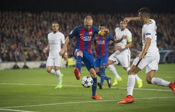 Kurzawa marcó el 2-0 en propia puerta después de un taconazo de Iniesta.