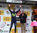 Las 'cabras' Moli y Lina sustituyeron a las azafatas en el podio de la Volta
