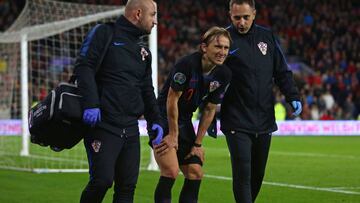 Modric sale tocado del partido entre Croacia y Gales.