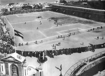 El estadio abrió sus puertas por primera vez el 25 de julio de 1925.