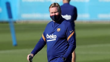 Ronald Koeman, en uno de sus primeros entrenamientos con el Barcelona en Sant Joan Desp&iacute;.