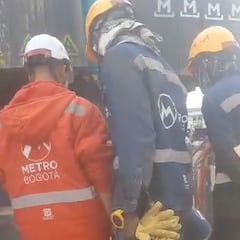 Metro de Bogotá: Denuncian a obreros del proyecto por sacrificar a una gallina para celebrar
