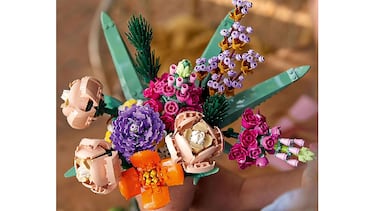 ¿Buscando regalos originales? Este ramo de flores Lego es uno de los juegos más vendidos en Amazon