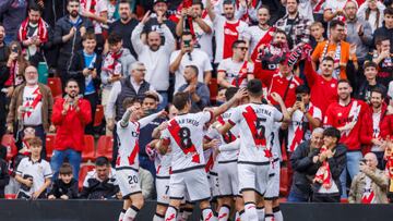 Vallecas celebra uno de los goles de Lejeune al Cádiz.