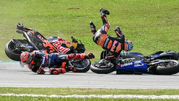 Brad Binder y Fabio Quartararo, tras un accidente entre la KTM y la Yamaha de MotoGP.