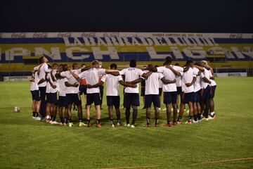 El equipo dirigido por Reinaldo Rueda entrenó en el estadio Feliciano Cáceres en Luque antes de la fecha 10 de las Eliminatorias Sudamericanas