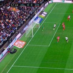 Estrada Fernández acertó al anular el gol de Parejo