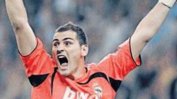 El guardameta cumple ocho años en primera.