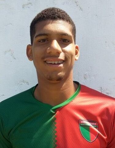 El defensa uruguayo debutó con 17 años en la primera división de Uruguay en las filas del Boston River. Un año después firmó con el Barça para jugar en el filial. Debutó en 2019 con el primer equipo culé.