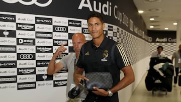 30/07/19 PARTIDO SEMIFINALES AUDI CUP 2019 
 REAL MADRID - TOTTENHAM 
 SALIDA JUGADORES ALLIANZ ARENA 
 VARANE