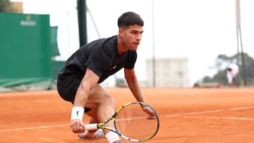 MONTE-CARLO, MONACO - APRIL 06: Carlos Alcaraz of Spain slides for a forehand on the practice courts during day one of the Rolex Monte-Carlo Masters at Monte-Carlo Country Club on April 06, 2025 in Monte-Carlo, Monaco. (Photo by Clive Brunskill/Getty Images)