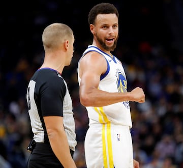 Golden State es el mote con el que se conoce al estado de California, de donde efectivamente son los Warriors. Sin embargo, si debieran llevar el nombre exacto de donde juegan, deberían cambiarse a los "Oakland Warriors".