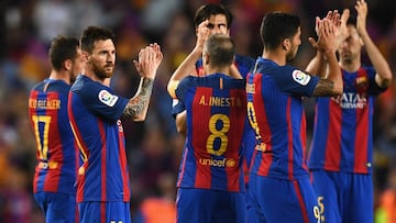 BARCELONA, SPAIN - MAY 21: Lionel Messi of Barcelona shows appreciation to the fans after the La Liga match between Barcelona and Eibar at Camp Nou on 21 May, 2017 in Barcelona, Spain. (Photo by David Ramos/Getty Images)