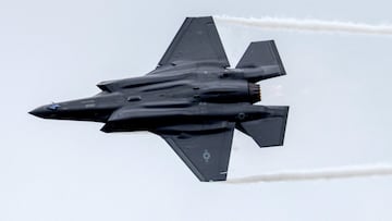 FILE PHOTO: A Lockheed Martin F-35 fighter jet performs during the International Aerospace Exhibition ILA on the opening day at Schoenefeld Airport in Berlin, Germany June 5, 2024. REUTERS/Axel Schmidt/File Photo