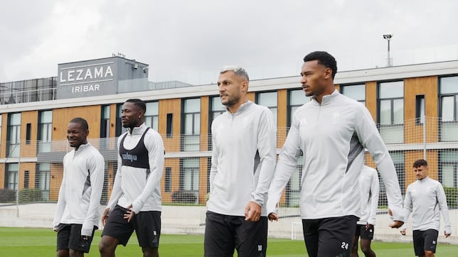 La vuelta de Stoichkov a Ipurua, un quiero y no puedo