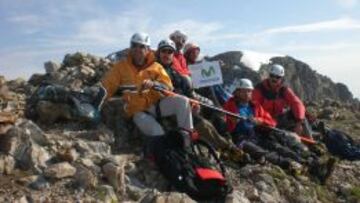 Varios componentes de la Ecuela Militar de la Monta&ntilde;a de Jaca junto a &Oacute;scar Dom&iacute;nguez y Ricardo Garc&iacute;a. 