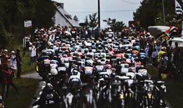 El pelotón durante la segunda etapa del Tour de Francia 2021.