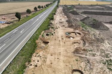 Arqueólogos encuentran un ‘botín’ de joyas y oro milenario en el centro de Europa: “Sin parangón en su escala”