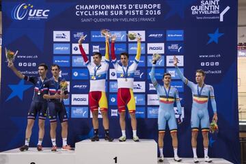 Sebastián Mora y Albert Torres celebran su segundo oro europeo consecutivo en madison. Los franceses Benjamin Thomas y Morgan Kneisky (plata) y los belgas Kenny de Ketele y Moreno de Paw (bronce) completaron el podio.