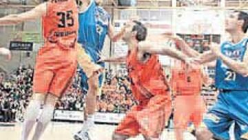 <b>DISPUTA. </b>El Fuenla y el Estu pugnan por medirse a los Grizzlies.