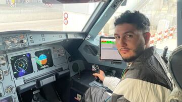 Omar Montes sorprende a sus seguidores con su nueva faceta como piloto de avión