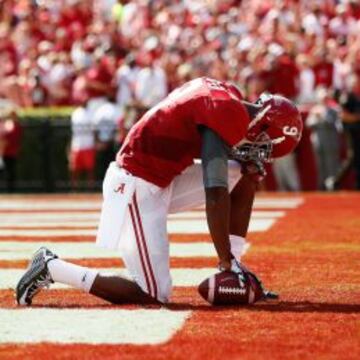 Amari Cooper jugando para Alabama.