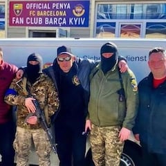 "Los leopardos", los hinchas del Barça en Kiev, que luchan contra Rusia