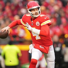 Who is Chad Henne, the Chiefs backup quarterback who replaced Patrick Mahomes?