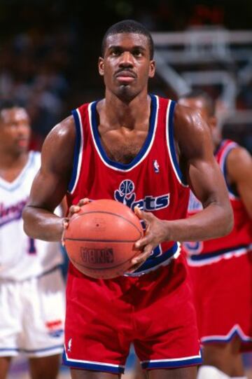 Bernard King de los Washington Bullets durante un partido en 1990 contra Sacramento Kings