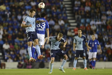 En la temporada 2013-14, el Sporting Kansas City derrotó 1-0 al Cruz Azul en los cuartos de final de la Concachampions. Para el compromiso de vuelta, ‘La Máquina’ no tuvo piedad del cuadro norteamericano y lo goleó 5-1 en la cancha del Estadio Azul. Semanas más tarde, los celestes levantaron el trofeo de Concacaf.