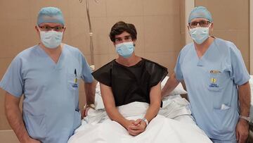 Pozo, junto a los doctores Manuel Leyes e I&ntilde;aki Urquidi.