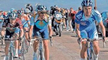 <b>SALTO. </b>Momento en que Cobo ataca a Contador y Leipheimer.