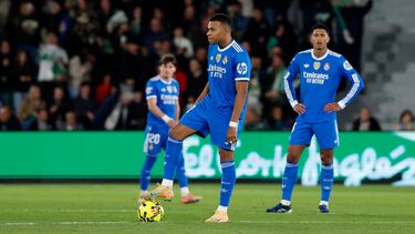 23/11/25 PARTIDO PRIMERA DIVISION ELCHE REAL MADRID MBAPPE GRUPO TRISTEZA