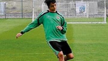 <b>ESPECIALISTA. </b>A Edu Bedia no le temblarán las piernas cuando le toque lanzar los penaltis con el primer equipo del Racing.