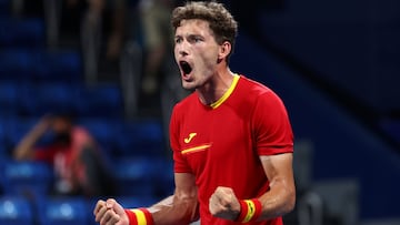 El tenista español Pablo Carreño se aseguró jugar por una medalla en los Juegos Olímpicos de Tokio después de tumbar al número dos del mundo, Daniil Medvedev, por 6-2 y 7-6 (5) en 1h:43.