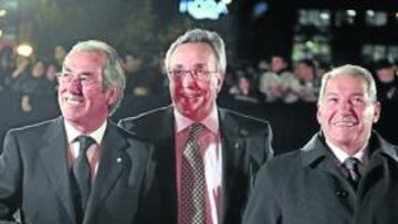 <b>FÚTBOL Y OLIMPISMO. </b>Adelardo, Alejandro Blanco y Collar a la entrada al Palacio.