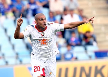 Trotamundos del f迆tbol espa?ol. En la temporada 09/10 lleg車 al Osasuna procedente del Numancia a cambio de poco m芍s de un mill車n de euros. Ha psado por conjuntos como Sevilla, Murcia, Levante, Zaragoza, etc...