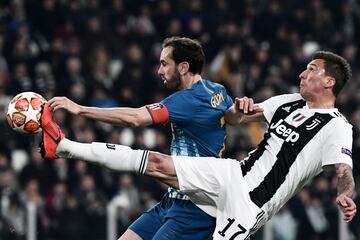 Diego Godín y Mario Mandzukic.