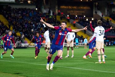 
Una temporada más tarde, se marchó al Bayern de Múnich tras terminar su contrato. Allí rompió todos los récords goleadores, anotando 344 veces en 375 partidos. Ganó una Champions, además de muchísimas Bundesligas (tiene diez, entre las del Dortmund y las del Bayern). En 2022 firmó por el Barcelona, donde se volvió a reencontrar con Gündogan esta temporada.