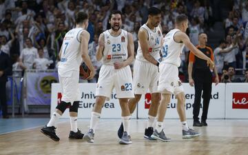 Sergio Llull celebra una canasta.