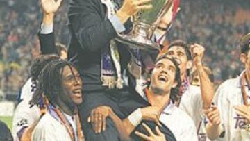 Lorenzo Sanz besa la 7ª.