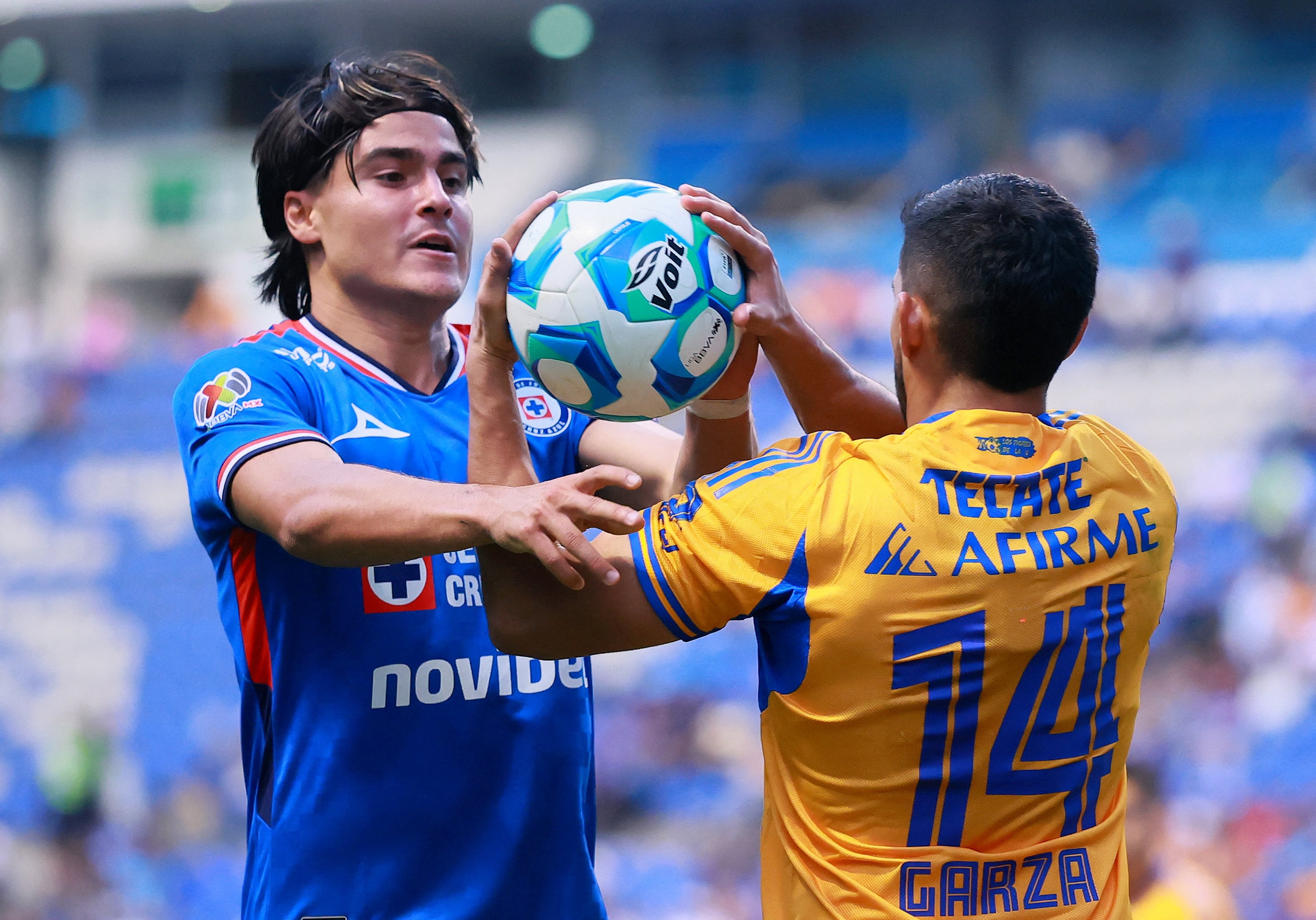 Cruz Azul asalta la cima