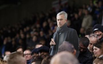 Aficionados con máscaras en el Stoke City-Chelsea.