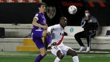 Advíncula, en la órbita de Boca, juguetea con su salida